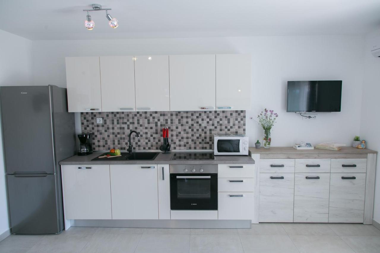 Navi Apartment Kastela Exterior photo