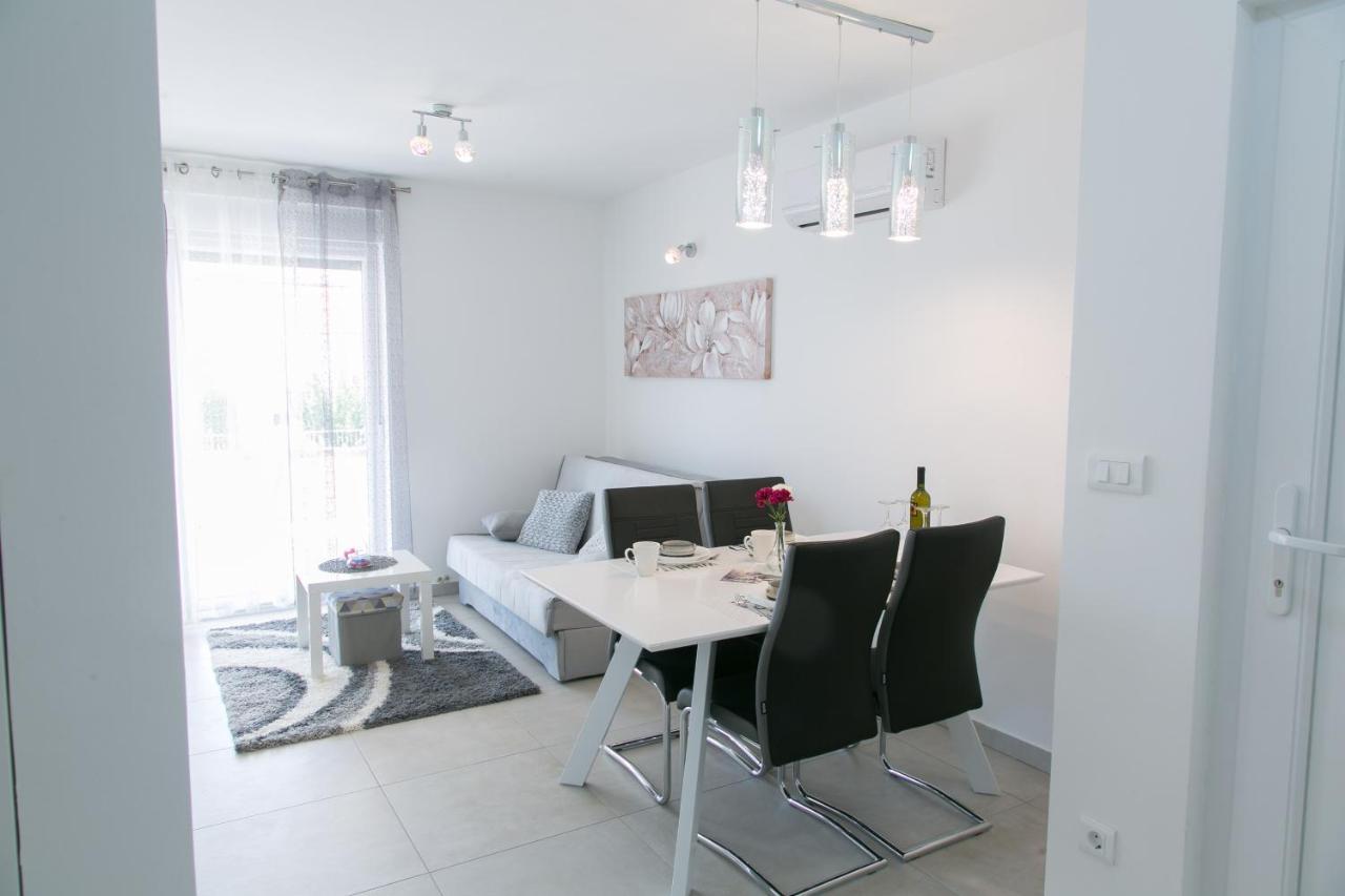 Navi Apartment Kastela Exterior photo